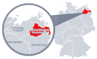 Diese Grafik zeigt eine Karte von Deutschland mit einer detaillierten Ansicht der Region Ost Mecklenburg-Vorpommern. Ost Mecklenburg-Vorpommern ist in Rot hervorgehoben und liegt im nördlichen Teil Deutschlands. Ein Lupensymbol vergrößert diesen Bereich, um die Lage genauer darzustellen